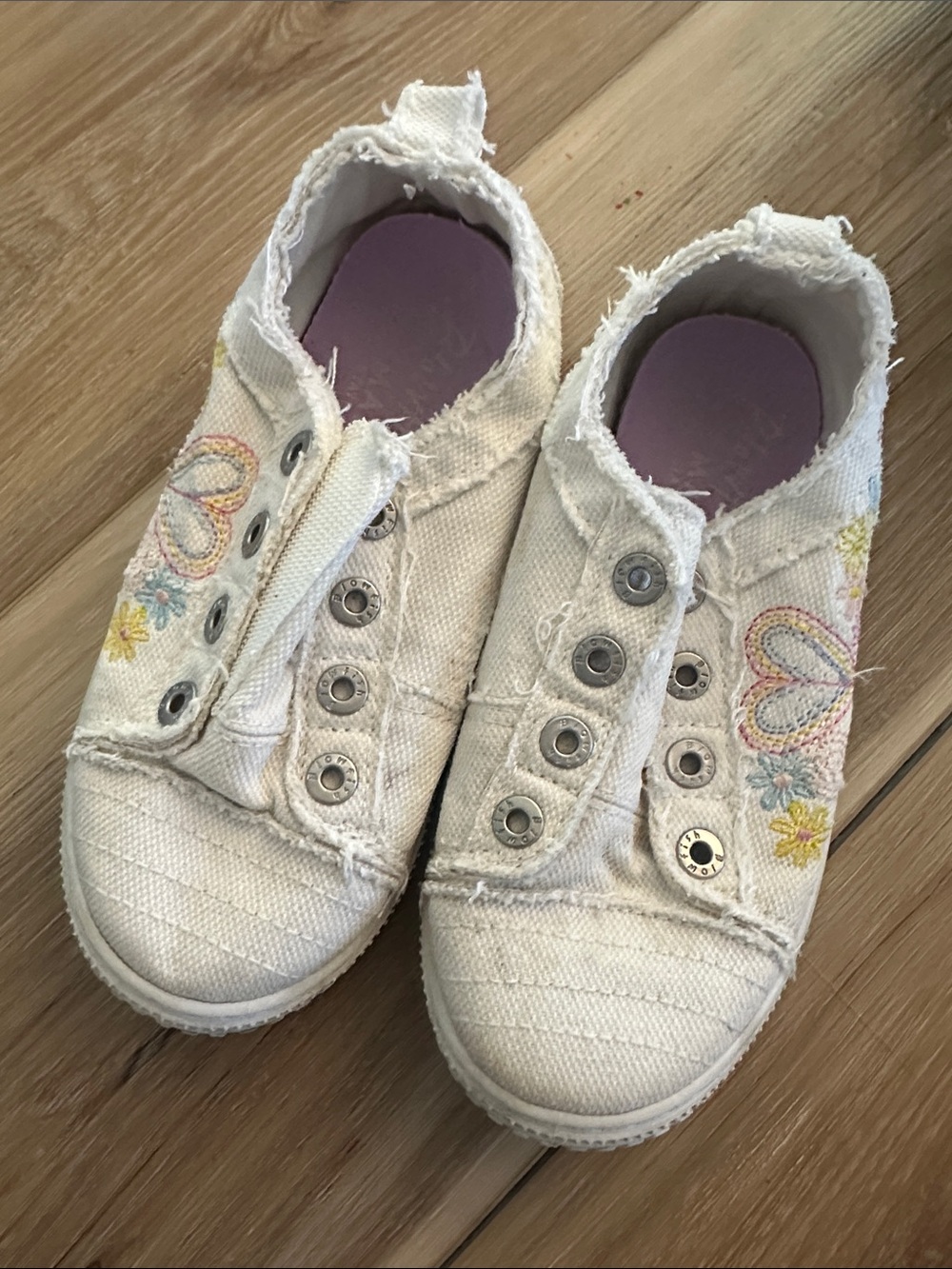 Blowfish Malibu Slip On Embroidered Sneakers 11 Girls